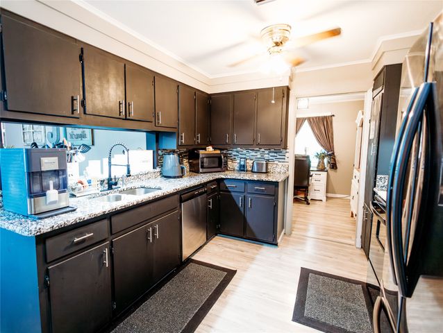 2382 N Fm 1743, Windom, TX 75492