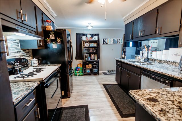 2382 N Fm 1743, Windom, TX 75492