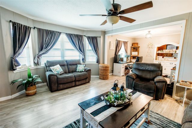 2382 N Fm 1743, Windom, TX 75492