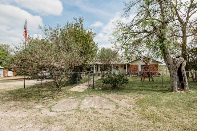 2382 N Fm 1743, Windom, TX 75492