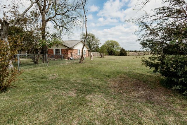 2382 N Fm 1743, Windom, TX 75492