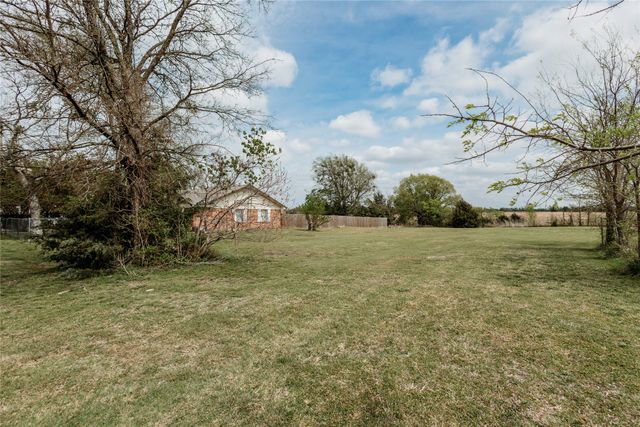 2382 N Fm 1743, Windom, TX 75492