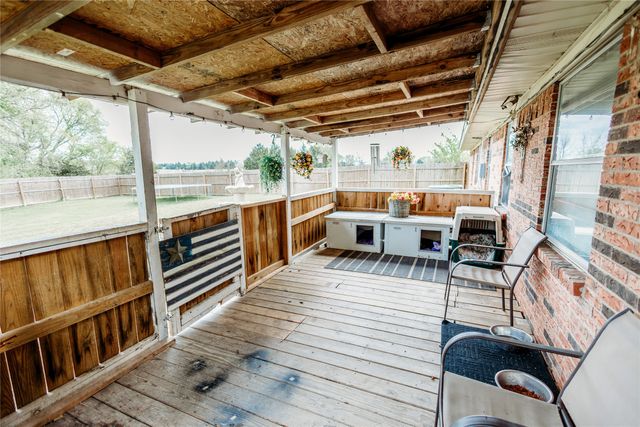 2382 N Fm 1743, Windom, TX 75492