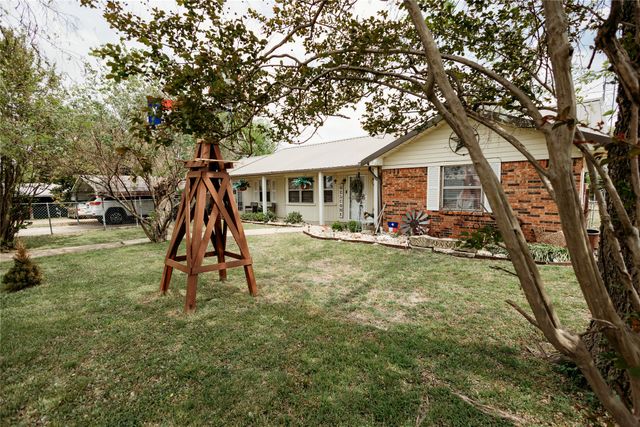 2382 N Fm 1743, Windom, TX 75492