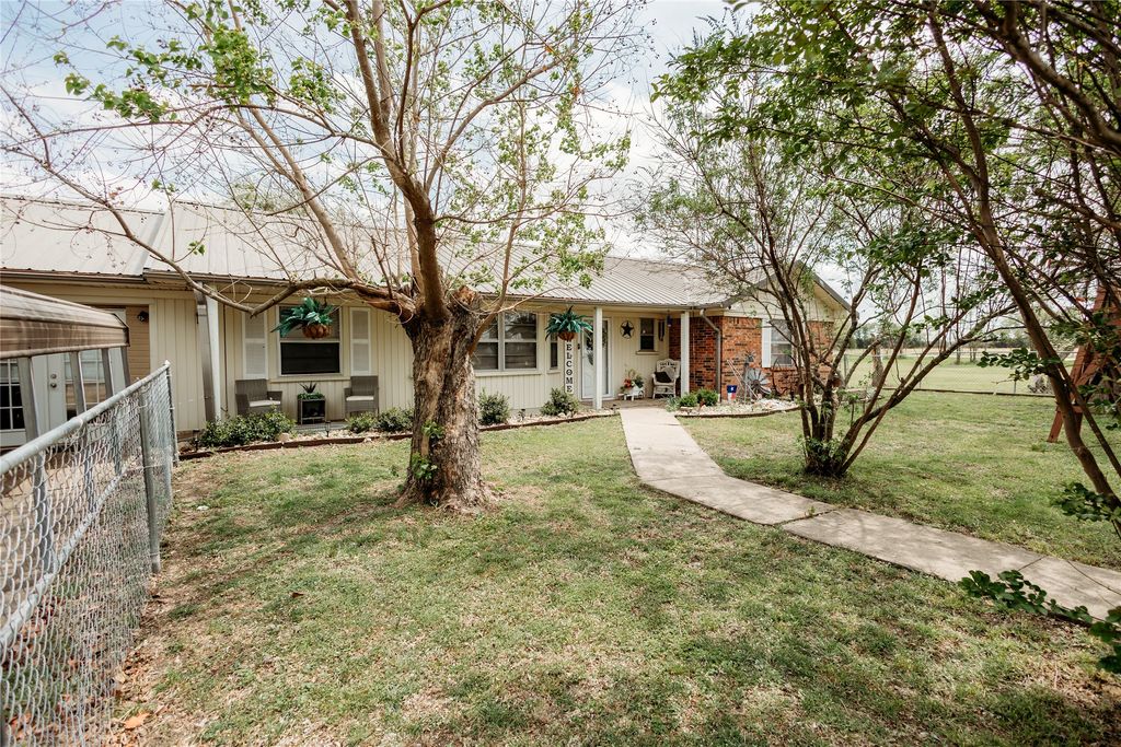 2382 N Fm 1743, Windom, TX 75492