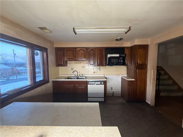 815 Sweetleaf Dr, Monroeville, PA 15146