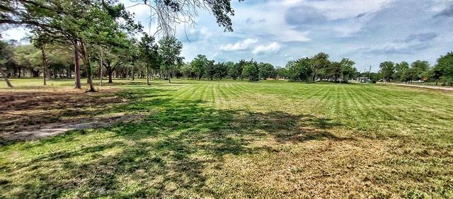 3724 County Road 326, Alvin, TX 77511