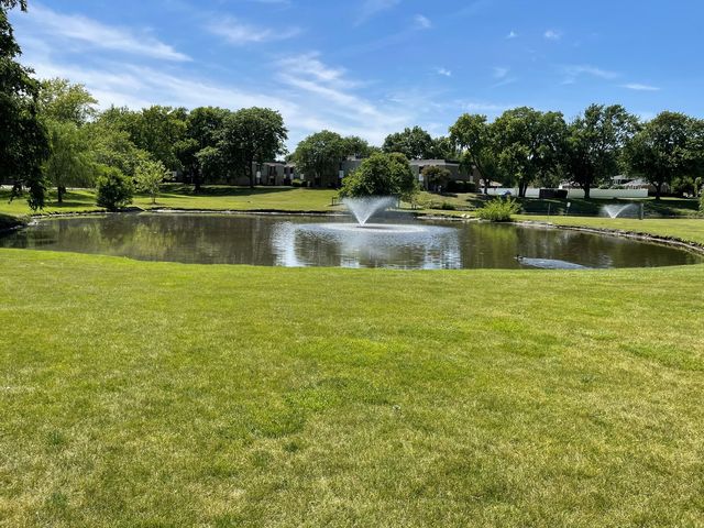 7373 Blackburn Avenue 104, Downers Grove, IL 60516