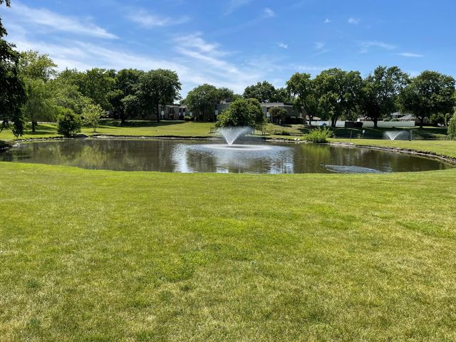 7373 Blackburn Avenue 104, Downers Grove, IL 60516