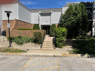 7373 Blackburn Avenue 104, Downers Grove, IL 60516