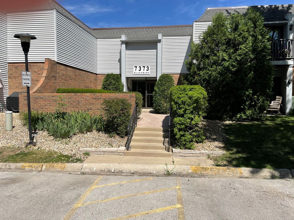 7373 Blackburn Avenue 104, Downers Grove, IL 60516