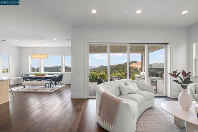 38 Fiddleneck Way, Orinda, CA 94563