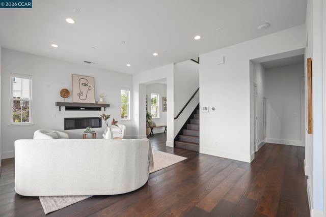 38 Fiddleneck Way, Orinda, CA 94563