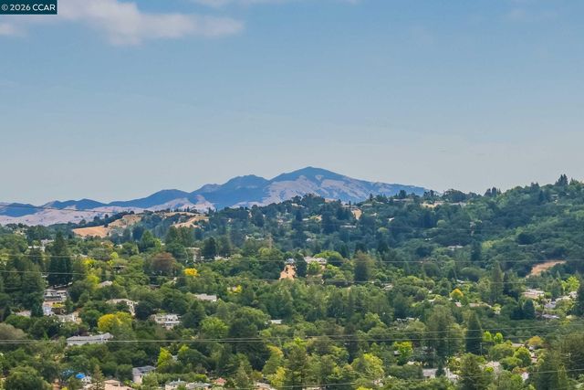 38 Fiddleneck Way, Orinda, CA 94563