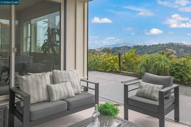 38 Fiddleneck Way, Orinda, CA 94563