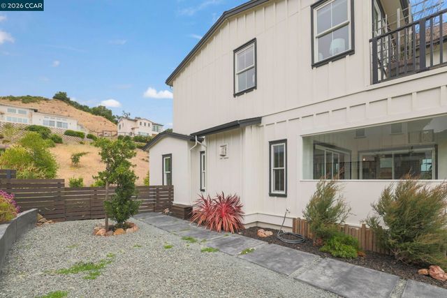 38 Fiddleneck Way, Orinda, CA 94563