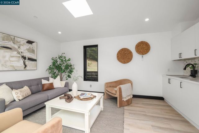 38 Fiddleneck Way, Orinda, CA 94563