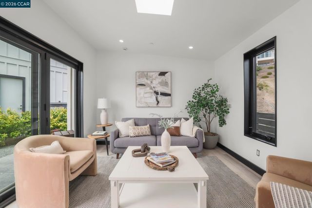 38 Fiddleneck Way, Orinda, CA 94563
