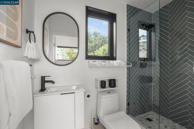 38 Fiddleneck Way, Orinda, CA 94563