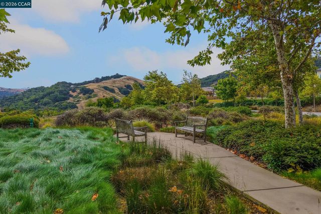 38 Fiddleneck Way, Orinda, CA 94563