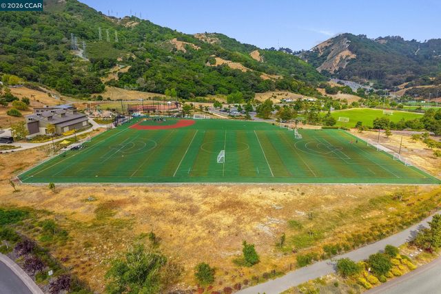 38 Fiddleneck Way, Orinda, CA 94563