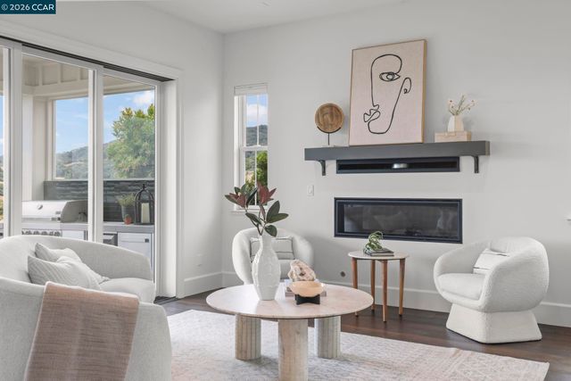 38 Fiddleneck Way, Orinda, CA 94563