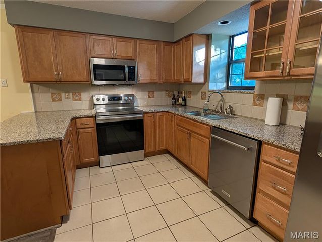2270 Rule Avenue D, Maryland Heights, MO 63043