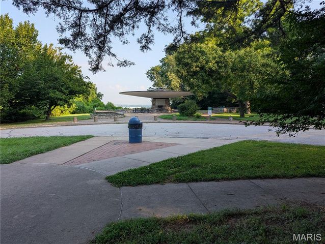 2270 Rule Avenue D, Maryland Heights, MO 63043