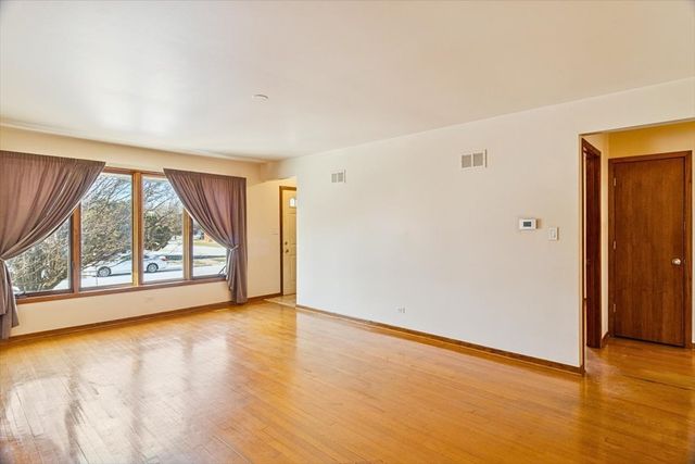 8301 Normandy Avenue, Burbank, IL 60459