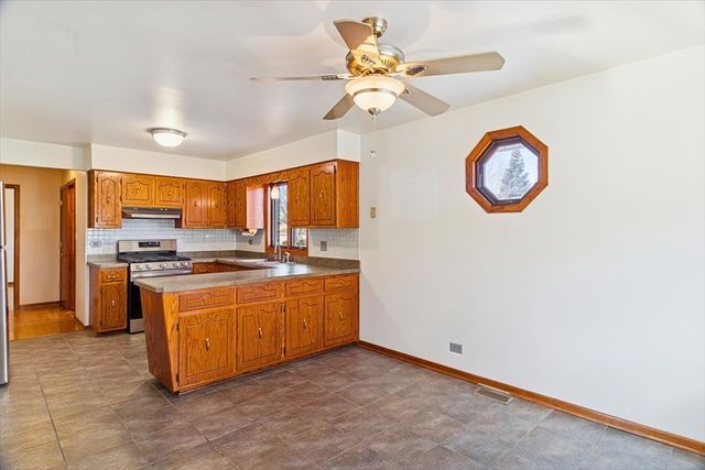 8301 Normandy Avenue, Burbank, IL 60459