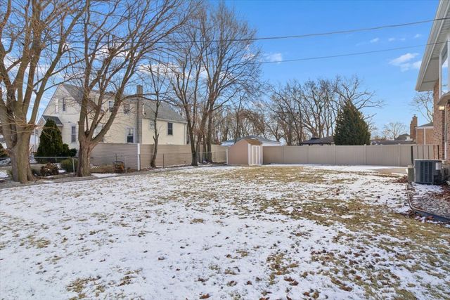 8301 Normandy Avenue, Burbank, IL 60459