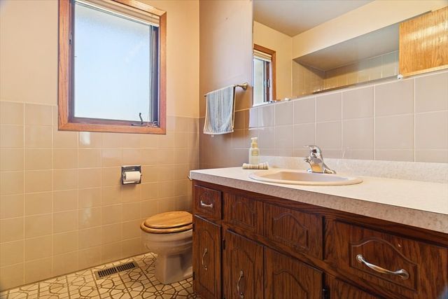 8301 Normandy Avenue, Burbank, IL 60459