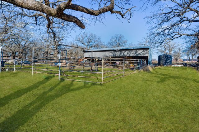 114 Private Road 2387, Alvord, TX 76225