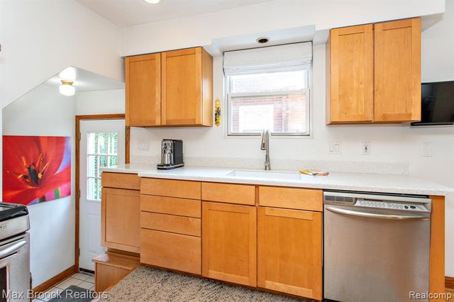 10564 Lasalle Boulevard, Huntington Woods, MI 48070