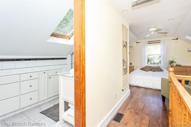 10564 Lasalle Boulevard, Huntington Woods, MI 48070