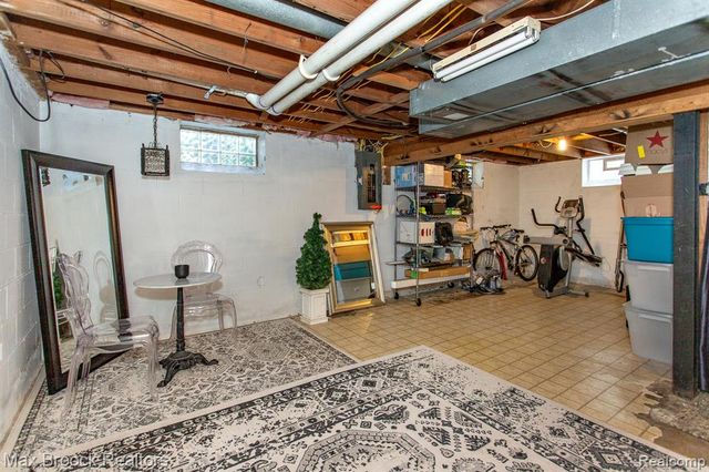 10564 Lasalle Boulevard, Huntington Woods, MI 48070