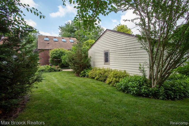 10564 Lasalle Boulevard, Huntington Woods, MI 48070