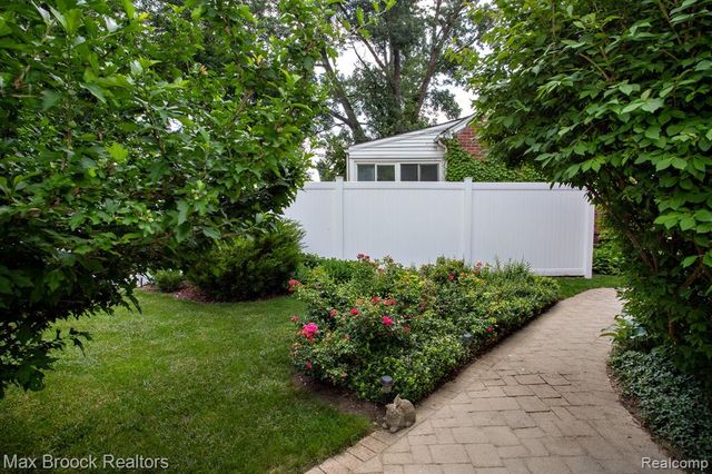 10564 Lasalle Boulevard, Huntington Woods, MI 48070