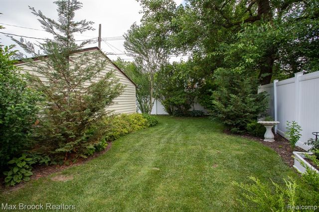 10564 Lasalle Boulevard, Huntington Woods, MI 48070