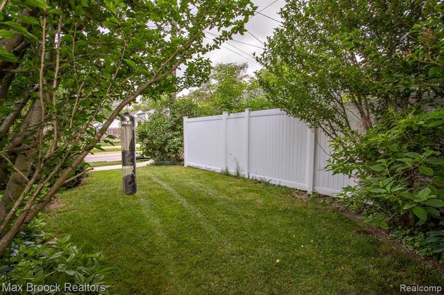 10564 Lasalle Boulevard, Huntington Woods, MI 48070
