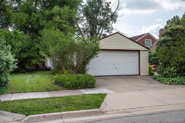 10564 Lasalle Boulevard, Huntington Woods, MI 48070