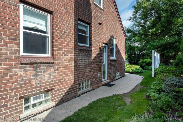 10564 Lasalle Boulevard, Huntington Woods, MI 48070