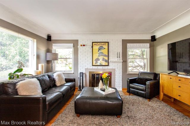 10564 Lasalle Boulevard, Huntington Woods, MI 48070
