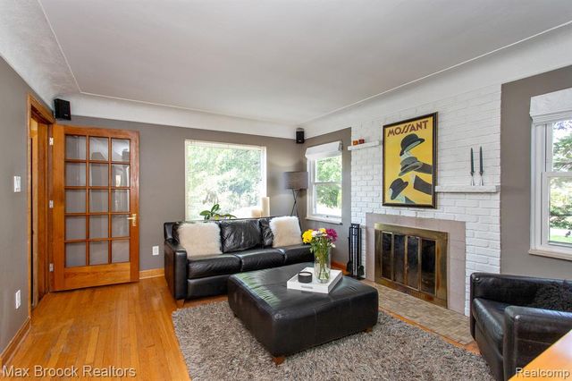 10564 Lasalle Boulevard, Huntington Woods, MI 48070