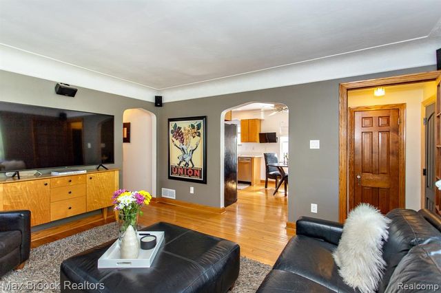10564 Lasalle Boulevard, Huntington Woods, MI 48070