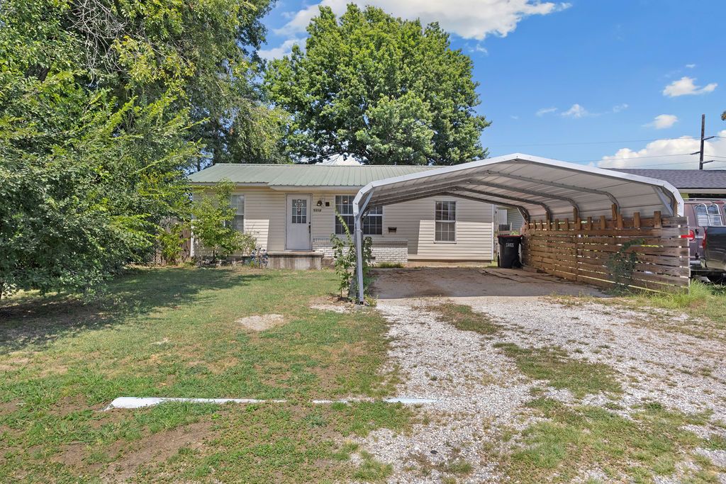 1318 Hembree Avenue, Springdale, AR 72764