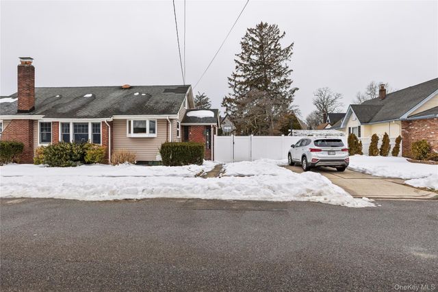 661 Saint Lukes Place, North Baldwin, NY 11510