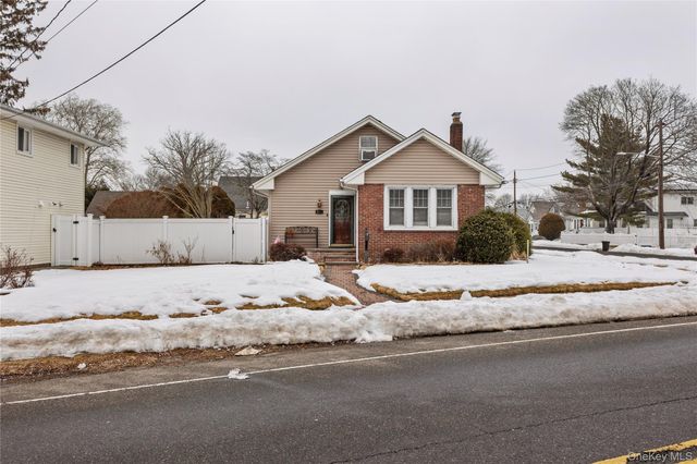 661 Saint Lukes Place, North Baldwin, NY 11510