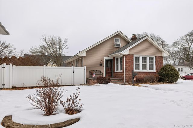 661 Saint Lukes Place, North Baldwin, NY 11510