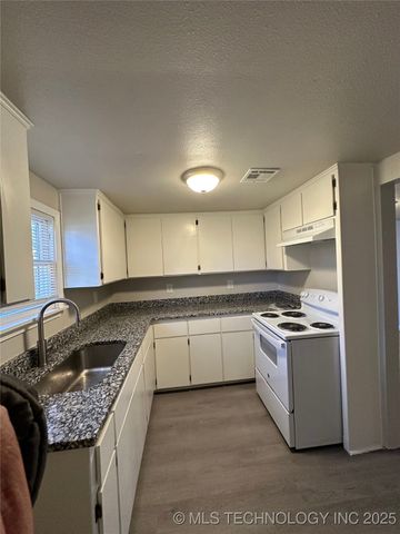 4709 S 30th West West Avenue, Tulsa, OK 74107